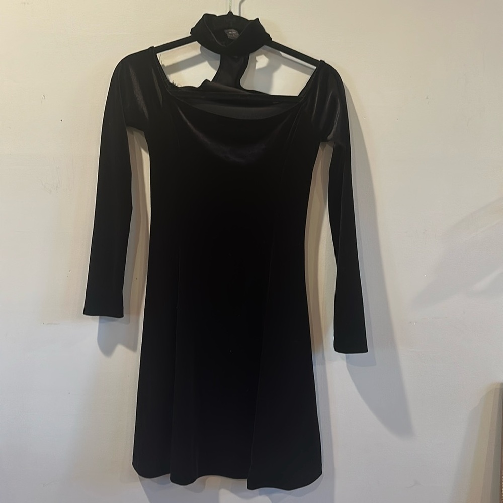 Black velvet dress by Aqua
